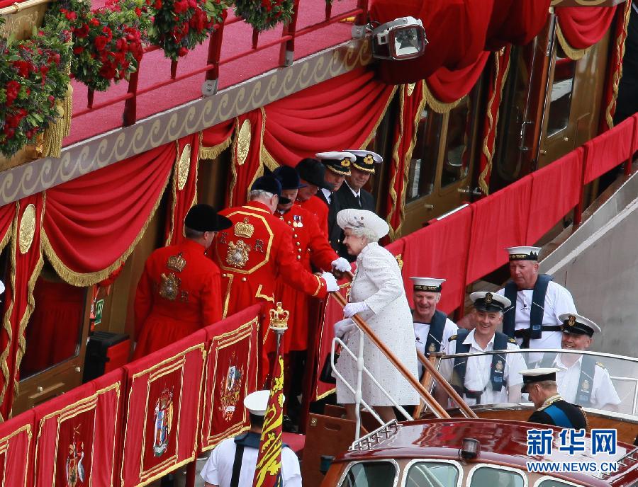 （國際）（1）英女王登基60周年慶：皇室成員登上“王室之舟”