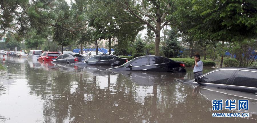 #（生態(tài)）（3）強(qiáng)降雨襲哈爾濱 多輛機(jī)動車被淹