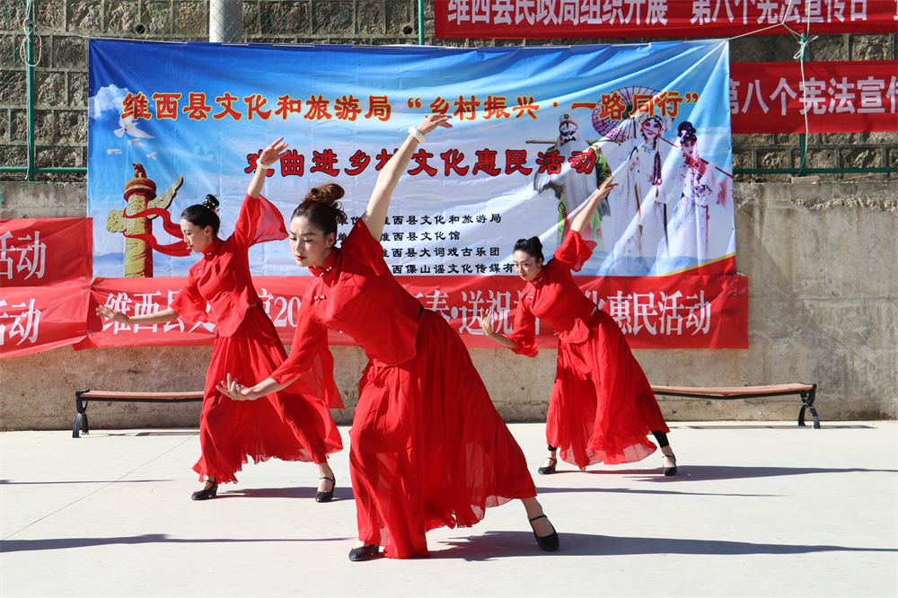 維西縣“戲曲進鄉(xiāng)村”豐富群眾精神文化生活