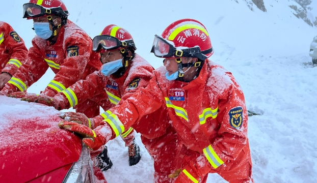 游客又雙叒叕被困白馬雪山！