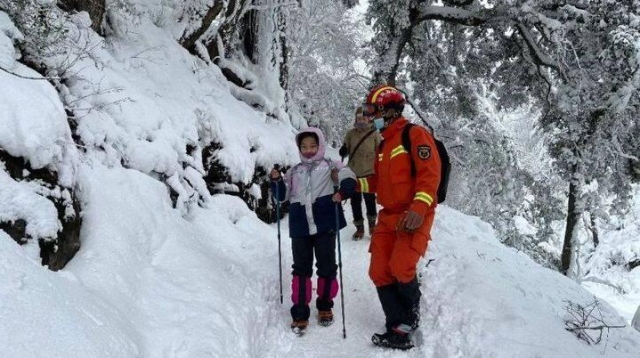 在雨崩村聽雪落下的聲音，感謝風(fēng)雪中有你們護(hù)送