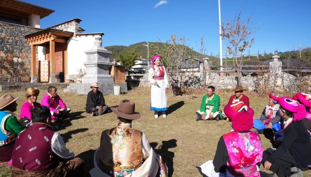 流動(dòng)黨校老師深入香格里拉市小中甸鎮(zhèn)和平村支特村民小組扎西牧場(chǎng)講黨課