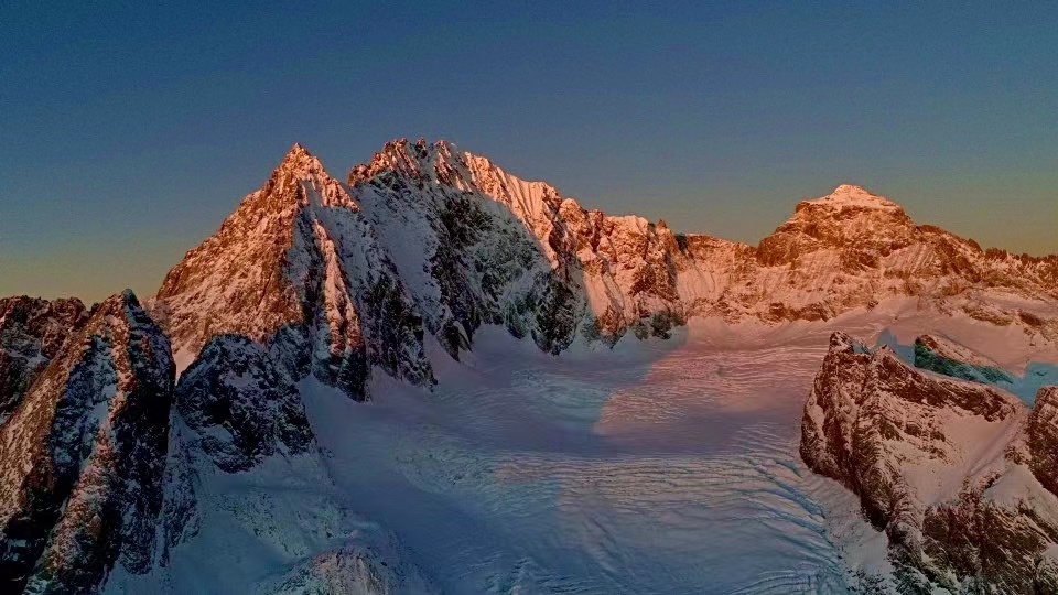 麗香鐵路沿線景點(diǎn)之——玉龍雪山